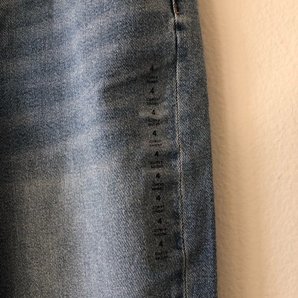 NWT American Eagle Outfitters Curvy Mom Jeans 4 SHORT Light Wash Denim Stretch - Picture 4 of 8